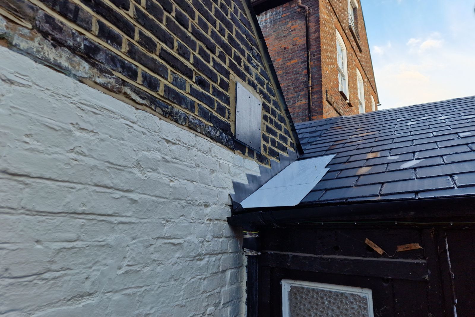 cs-listed-town-house-roof Painted brickwork and tiled roof junction on a Grade I listed town house
