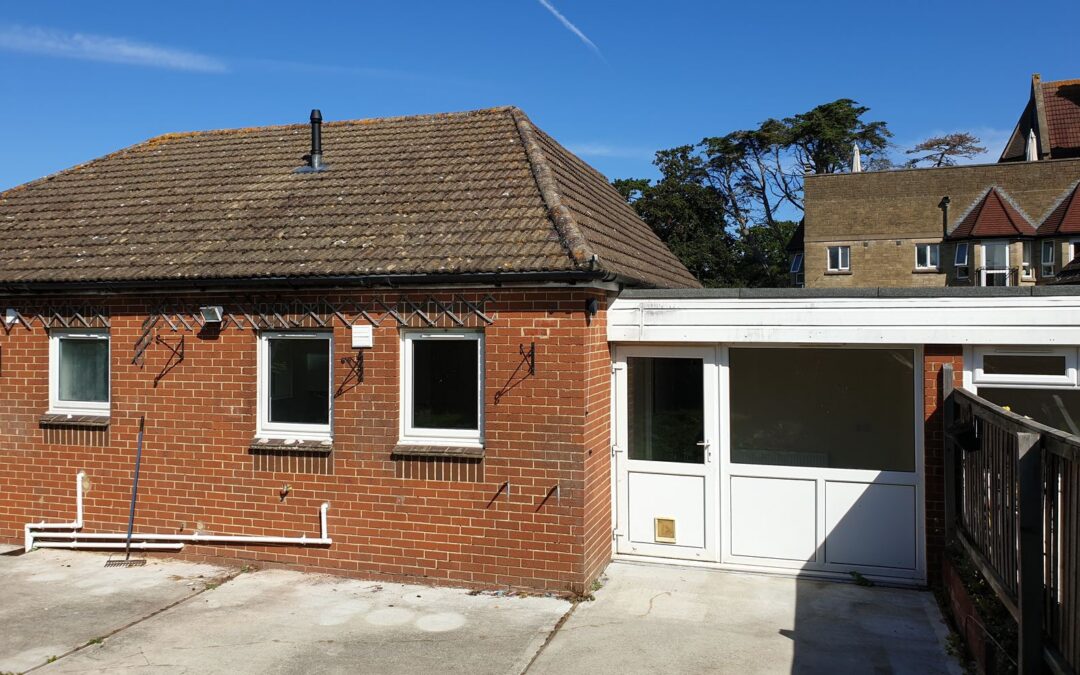 Subsidence Foreseen, Then Claimed: An Island Bungalow